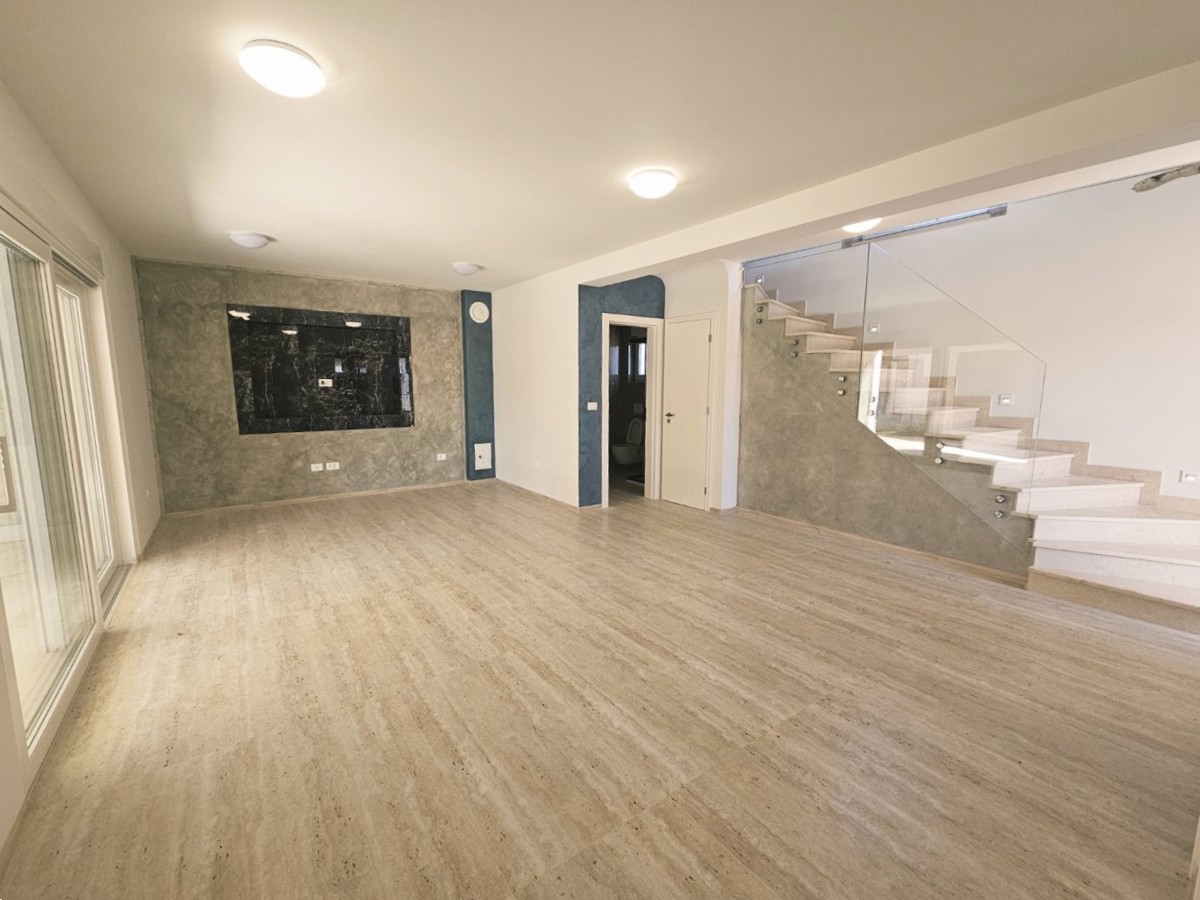 Nuova costruzione: bifamiliare con piscina vicino a Buje